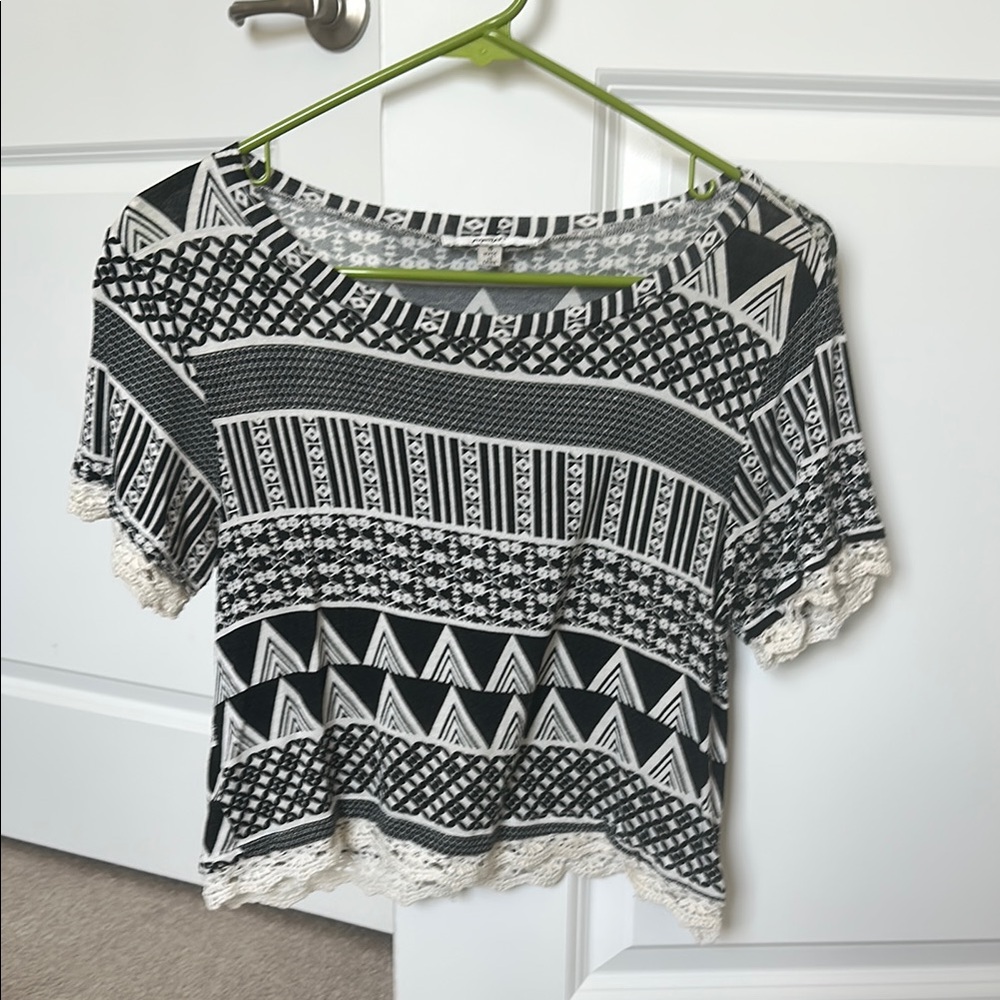 Black and White Patterned Women's Crop Top